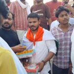 शिक्षा मंत्री धर्मेंद्र प्रधान के इस्तीफे की खबर पर युवाओं ने मनाया जश्न