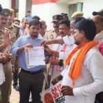 UGC के विरोध में सवर्ण समाज का धरना-प्रदर्शन, डीएम को सौंपा पत्रक